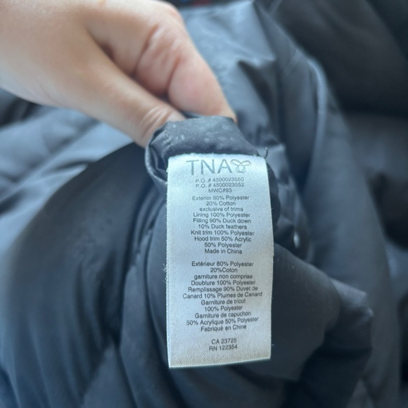 Aritzia TNA Winter Coat Parka Bancroft (M) - Picture 4 of 4